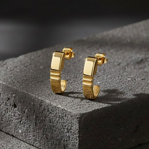 Nuašnice u boji zlata geometrijskog oblika