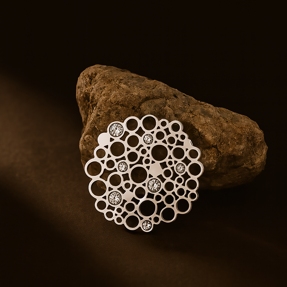 veliki filigranski privezak sa magnetom i kristalima