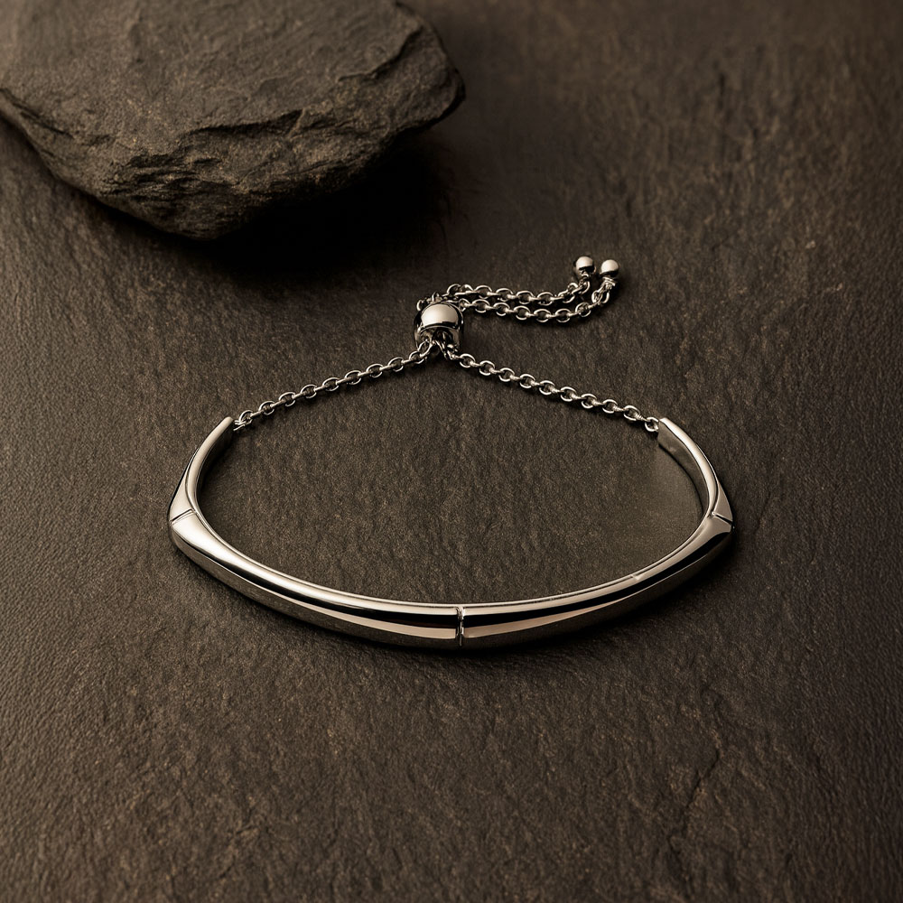 Moderna narukvica od nerđajućg čelika sa finim linijama M-L