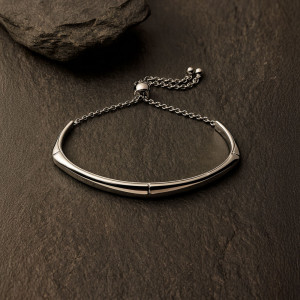 Moderna narukvica od nerđajućg čelika sa finim linijama M-L