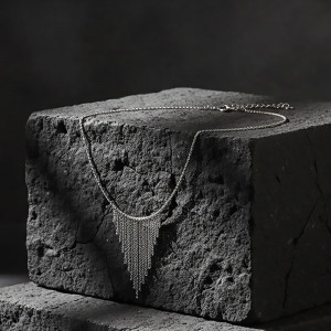 Fina ogrlica sa visećim privescima S-L