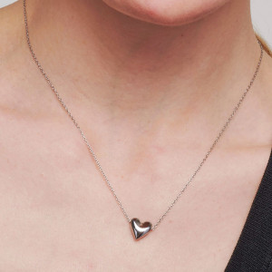 Moderna ogrlica sa priveskom u obliku srca S-L