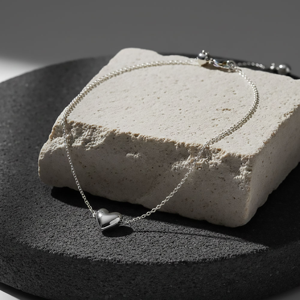 Moderna ogrlica sa priveskom u obliku srca S-L