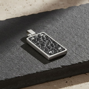 Klasičan muški privezak od čelika i kože