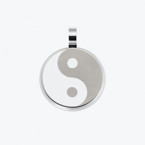 Srebrmi privezak jing jang