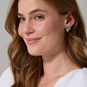 Pune minđuše u obliku srca sa magnetima