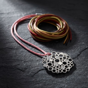 Privezak sa vrpcom i kopčom