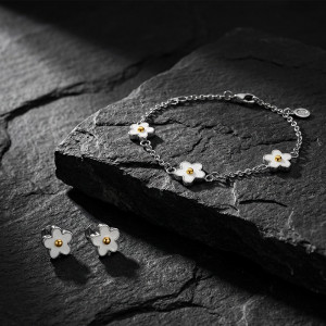 Komplet naušnice i narukvica sa cvetićima S-M
